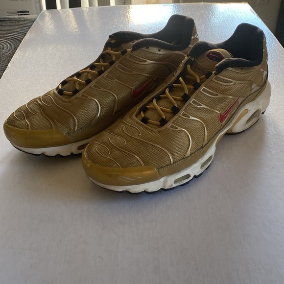NIKE Air Max Plus #903827-700 Men’s Tuned Air Metallic Gold Sneakers Size 13 - Picture 2 of 12